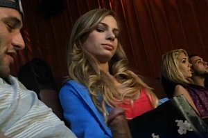 播放一区二区少妇借种怀孕挤奶视频